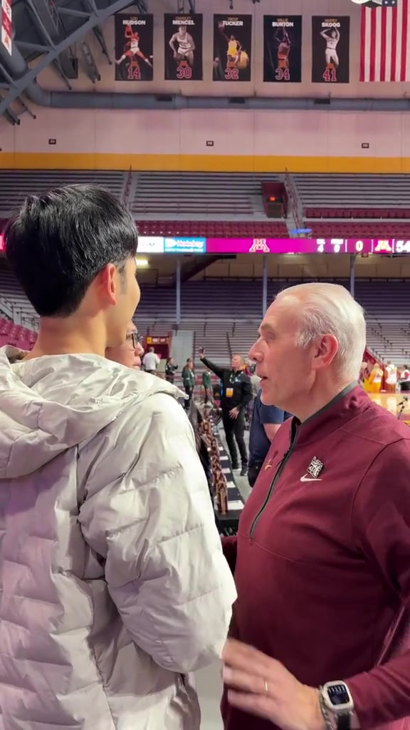 hth.com-张博源访问明尼苏达大学Vlog！参观运动设施 拍摄定妆照